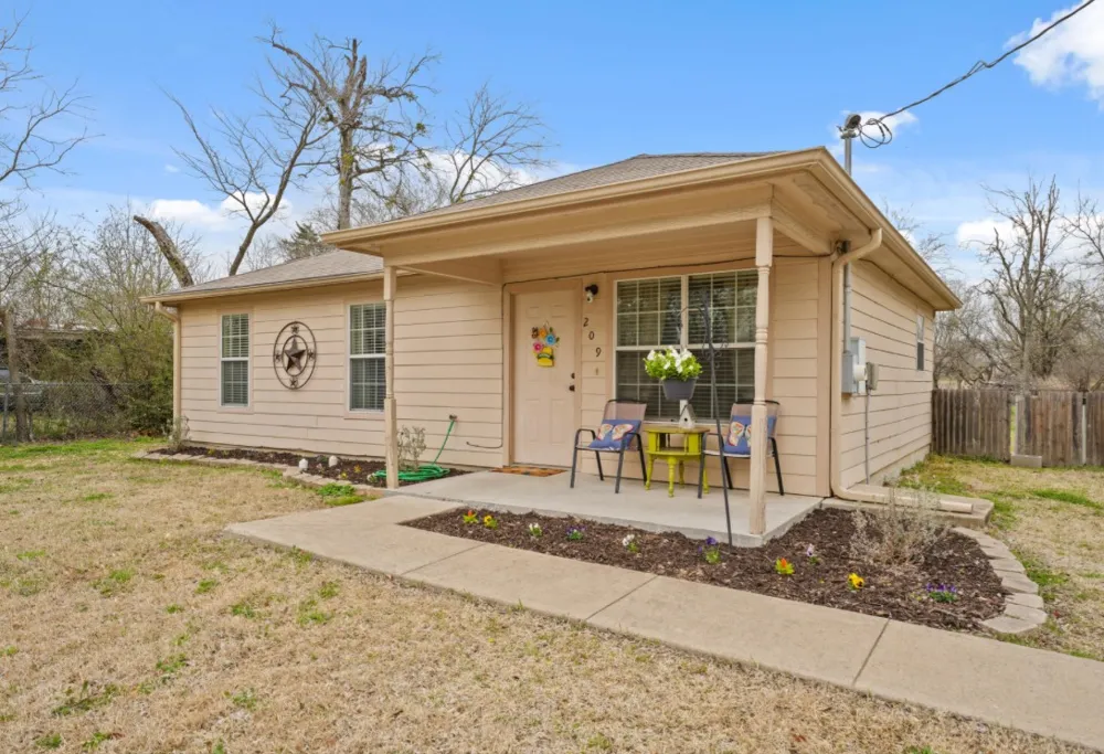 209 Mill Street Lone Oak, TX 75453