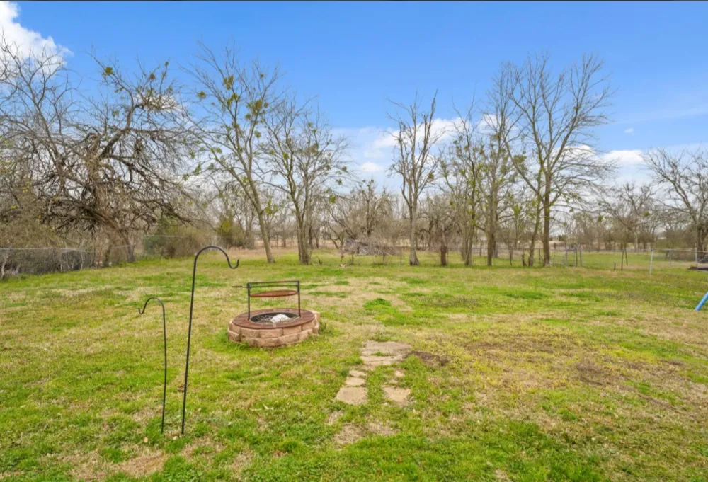 209 Mill Street Lone Oak, TX 75453