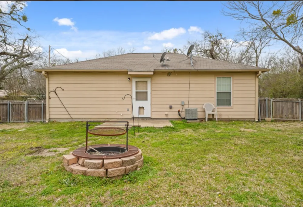 209 Mill Street Lone Oak, TX 75453