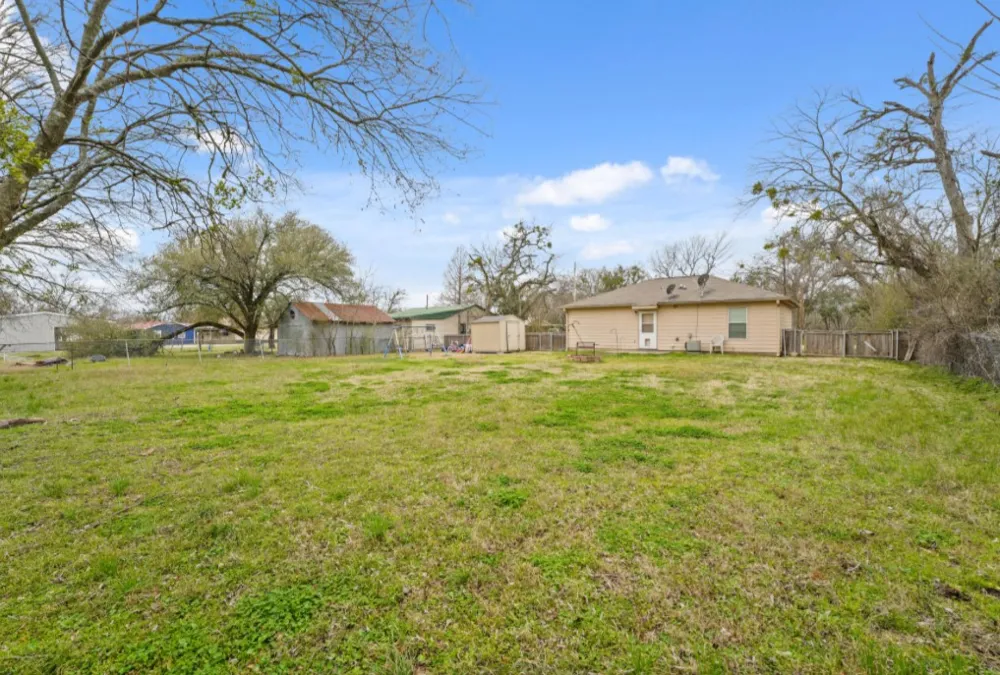 209 Mill Street Lone Oak, TX 75453