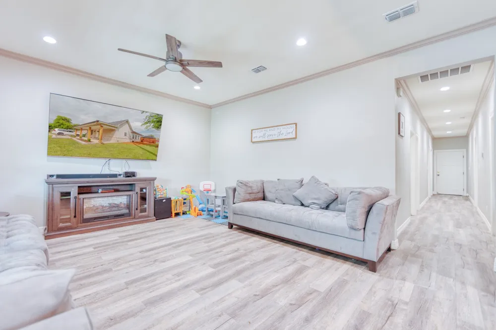 113 Smith Tioga, TX 76271