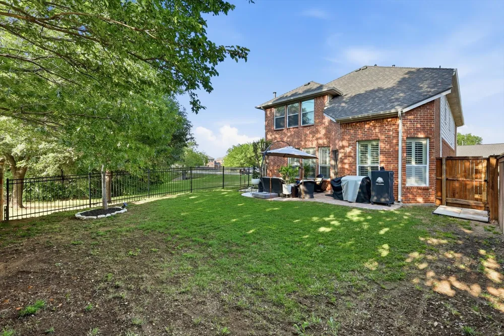 377 Kirby Drive Lantana, TX 76226