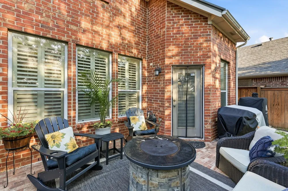 377 Kirby Drive Lantana, TX 76226
