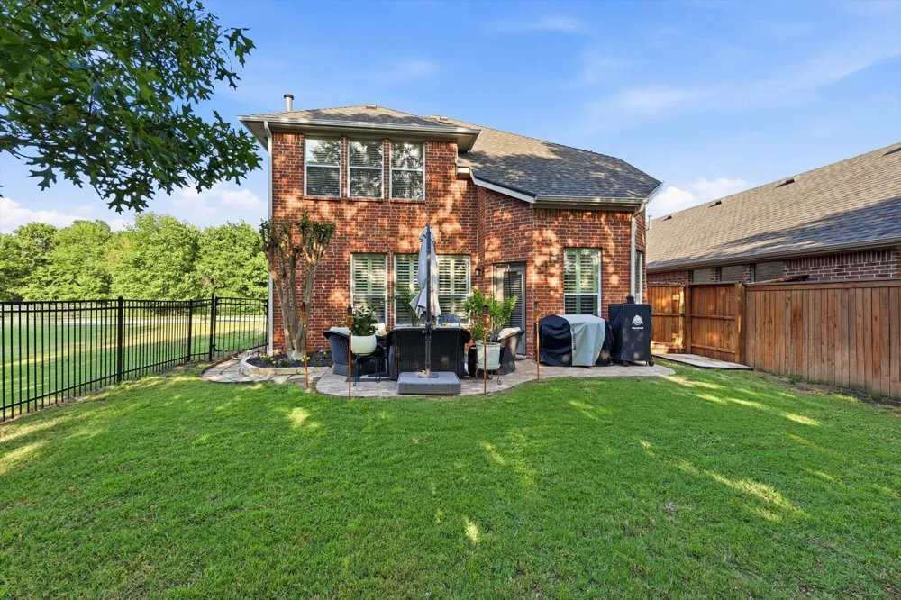 377 Kirby Drive Lantana, TX 76226