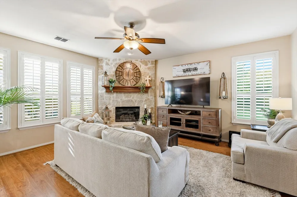 377 Kirby Drive Lantana, TX 76226