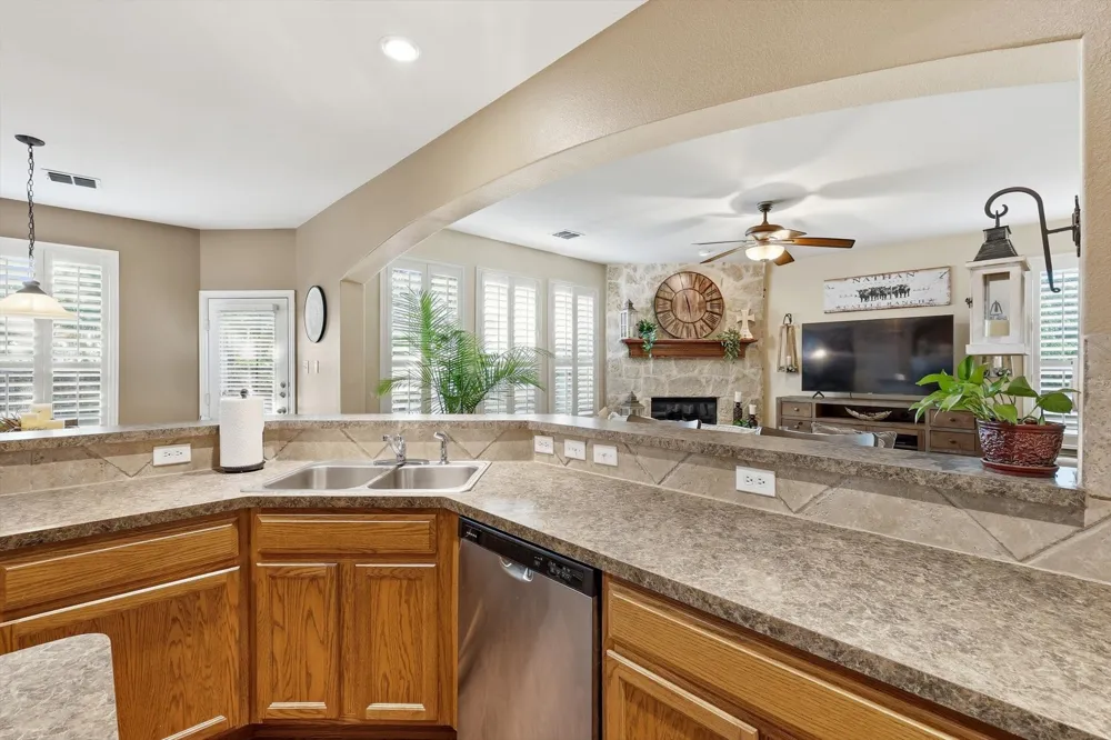 377 Kirby Drive Lantana, TX 76226