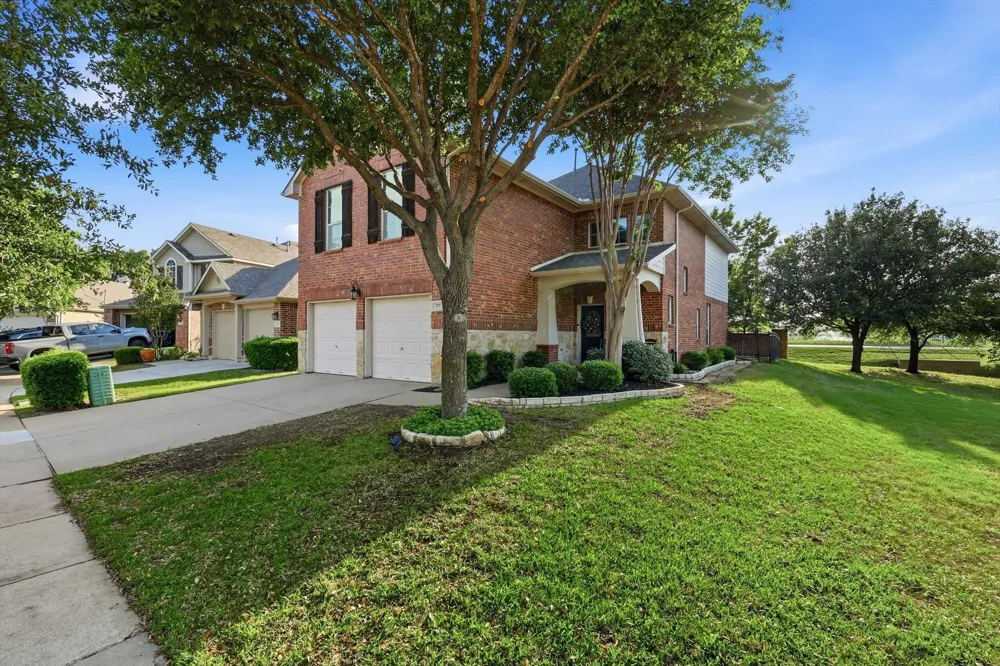 377 Kirby Drive Lantana, TX 76226