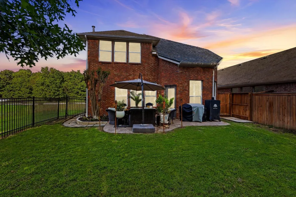 377 Kirby Drive Lantana, TX 76226