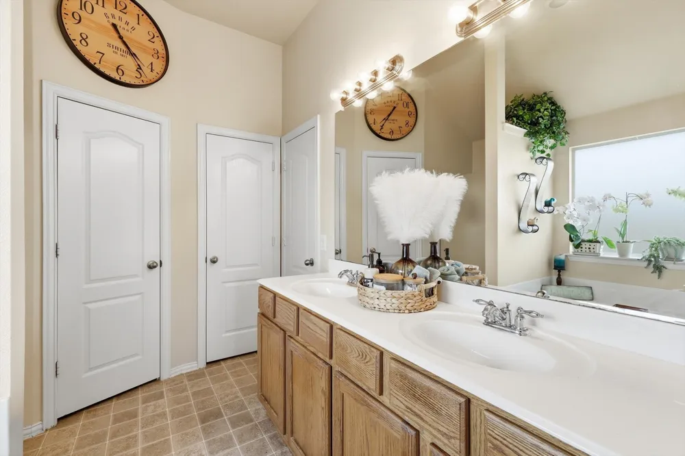 377 Kirby Drive Lantana, TX 76226