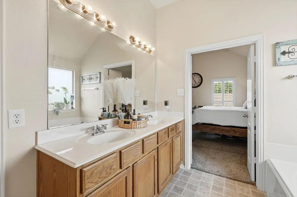 377 Kirby Drive Lantana, TX 76226