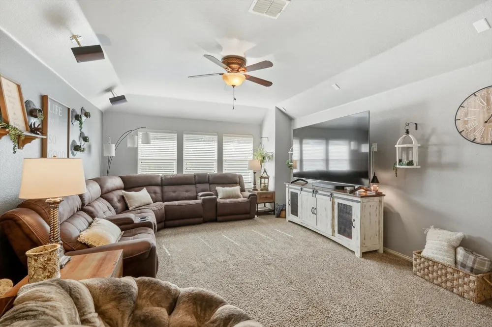 377 Kirby Drive Lantana, TX 76226