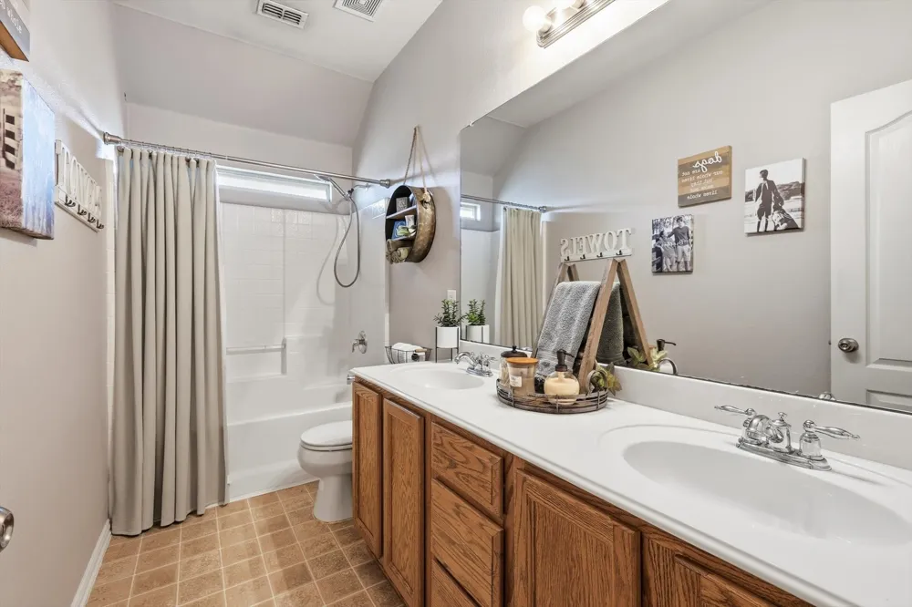 377 Kirby Drive Lantana, TX 76226