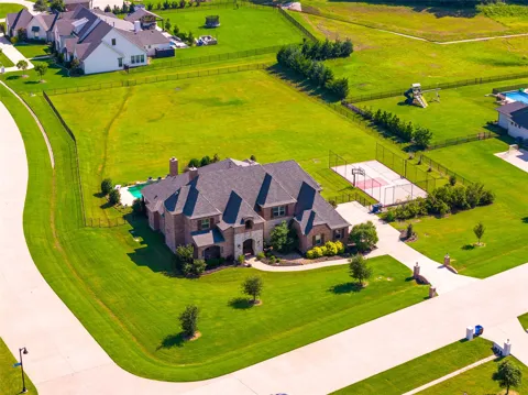 835 Bentwater Drive