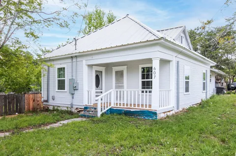 607 W 6th Street