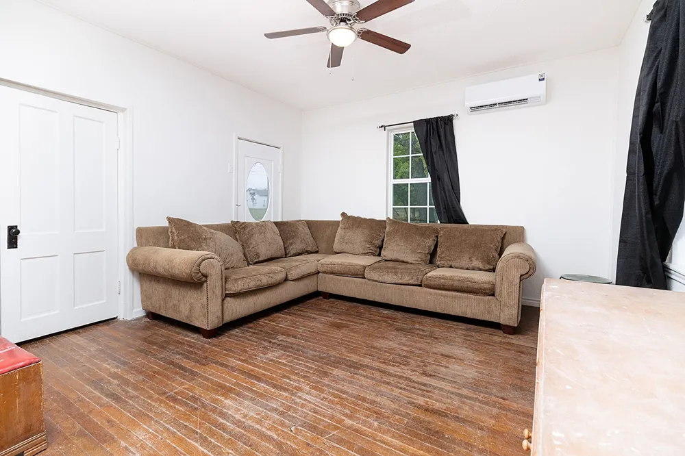 607 W 6th Street Brady, TX 76825