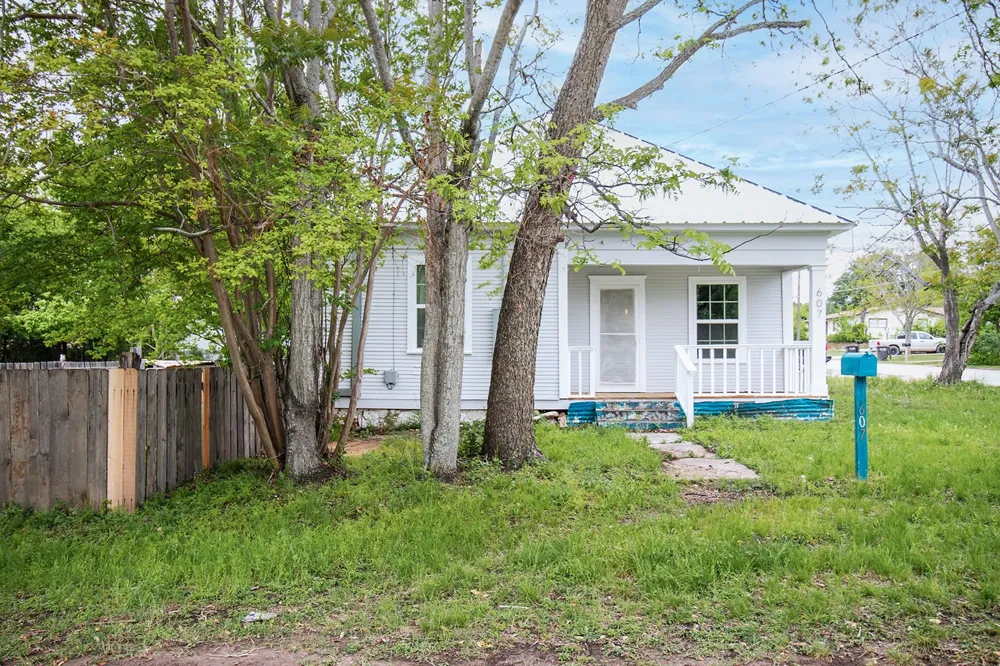 607 W 6th Street Brady, TX 76825