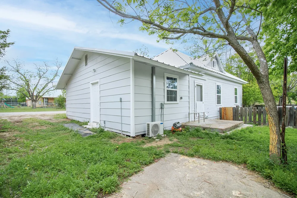 607 W 6th Street Brady, TX 76825