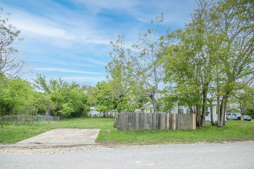 607 W 6th Street Brady, TX 76825