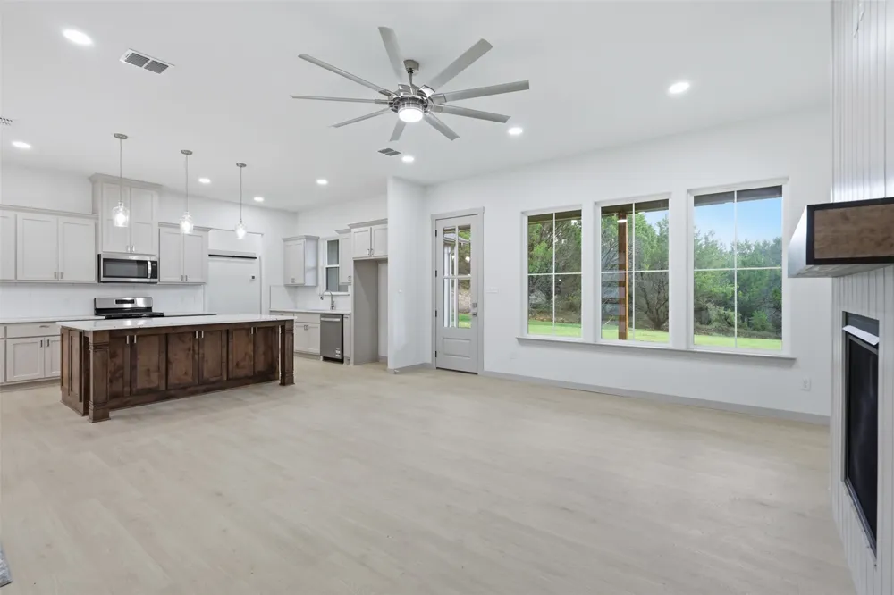 4595 Skyline Drive Bluff Dale, TX 76433