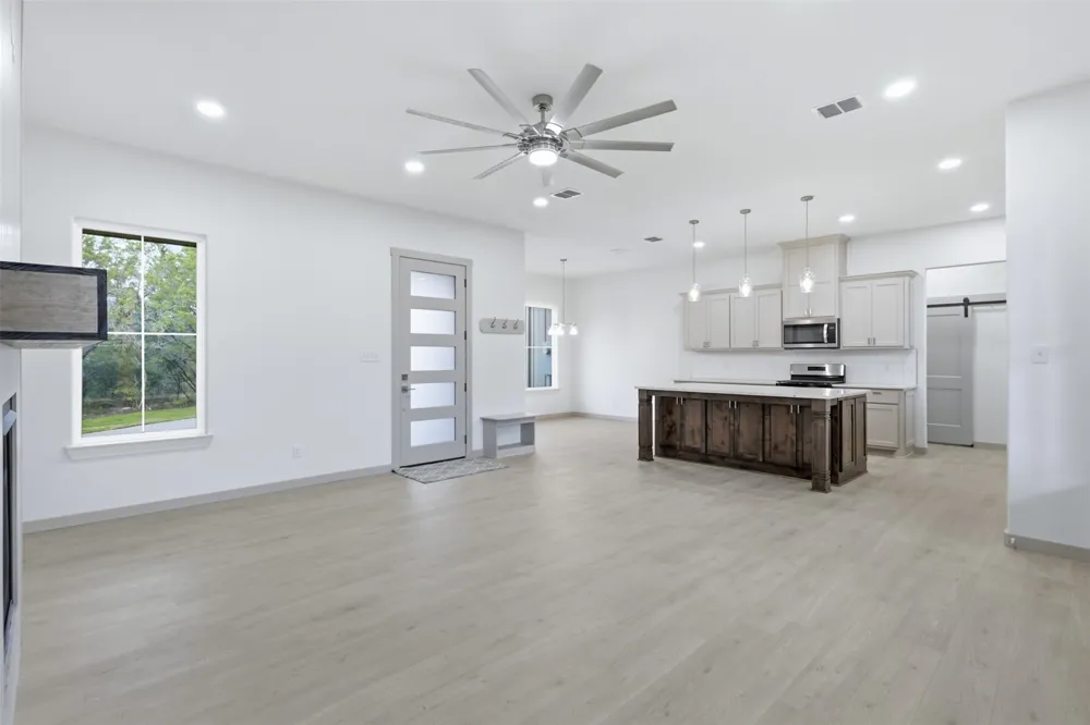 4595 Skyline Drive Bluff Dale, TX 76433