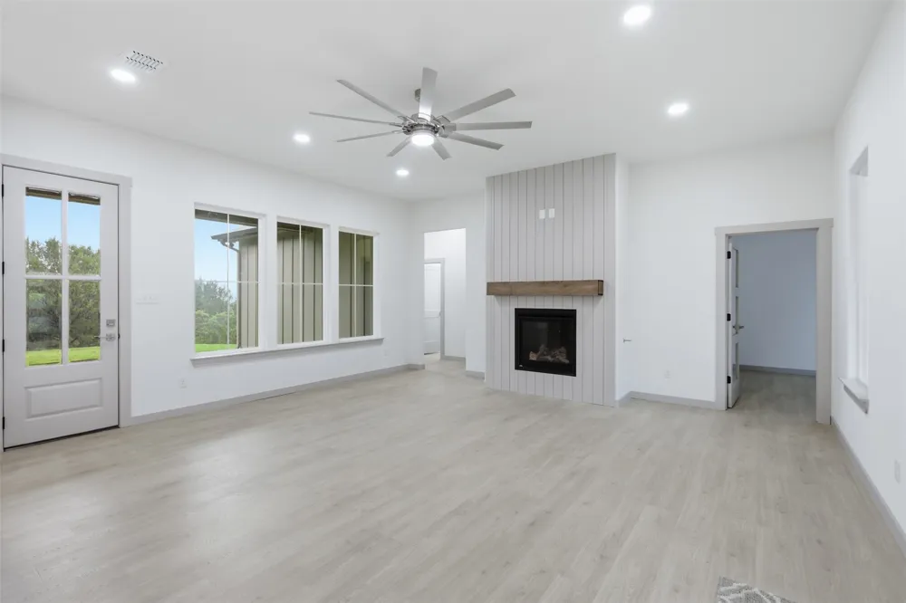 4595 Skyline Drive Bluff Dale, TX 76433