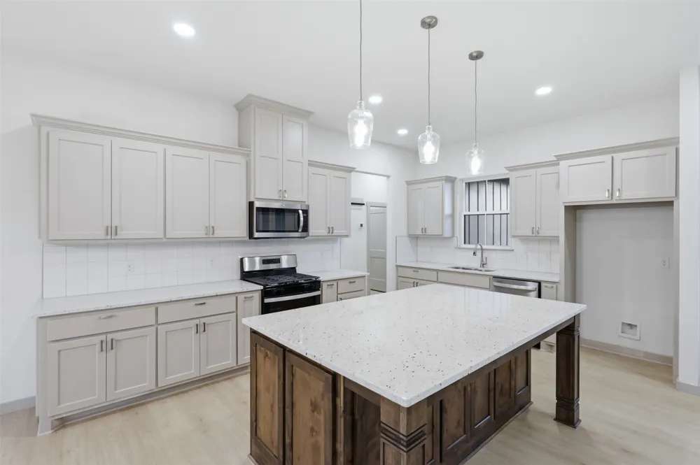 4595 Skyline Drive Bluff Dale, TX 76433