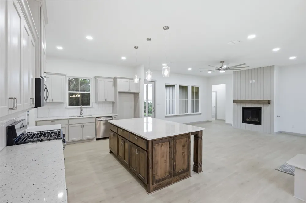 4595 Skyline Drive Bluff Dale, TX 76433