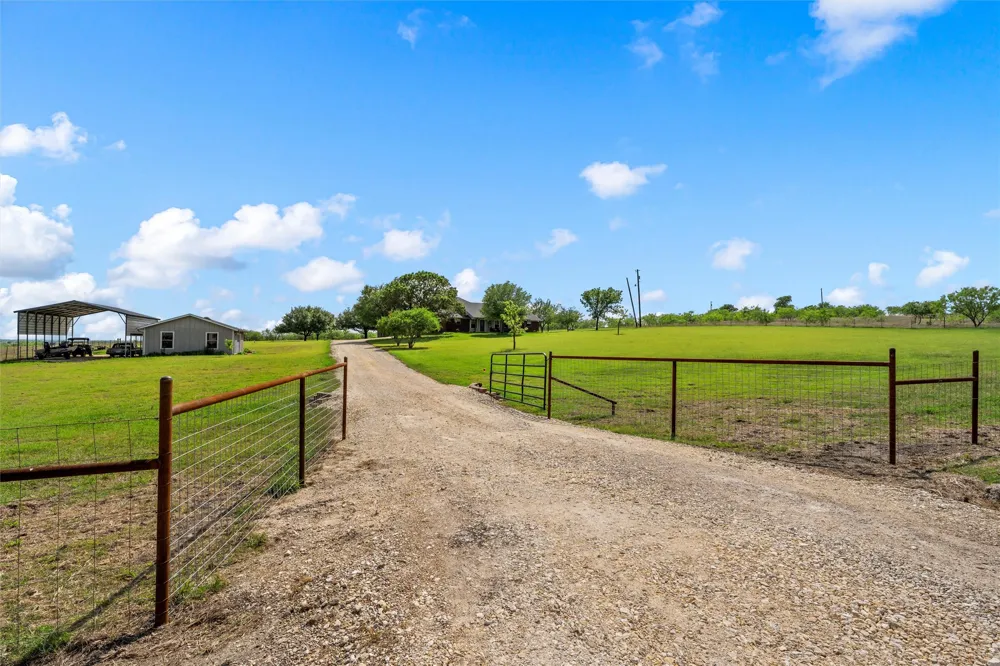 12851 Reeds Lake Road Rogers, TX 76569