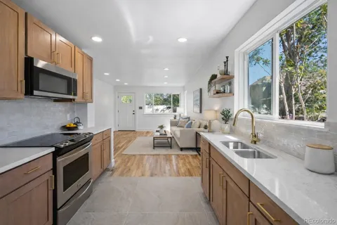 6658 W 46th Place