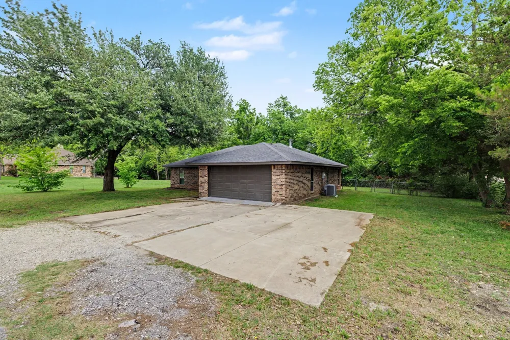 100 Pecan Circle Trenton, TX 75490