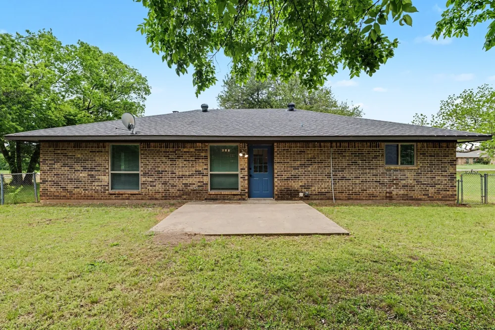 100 Pecan Circle Trenton, TX 75490