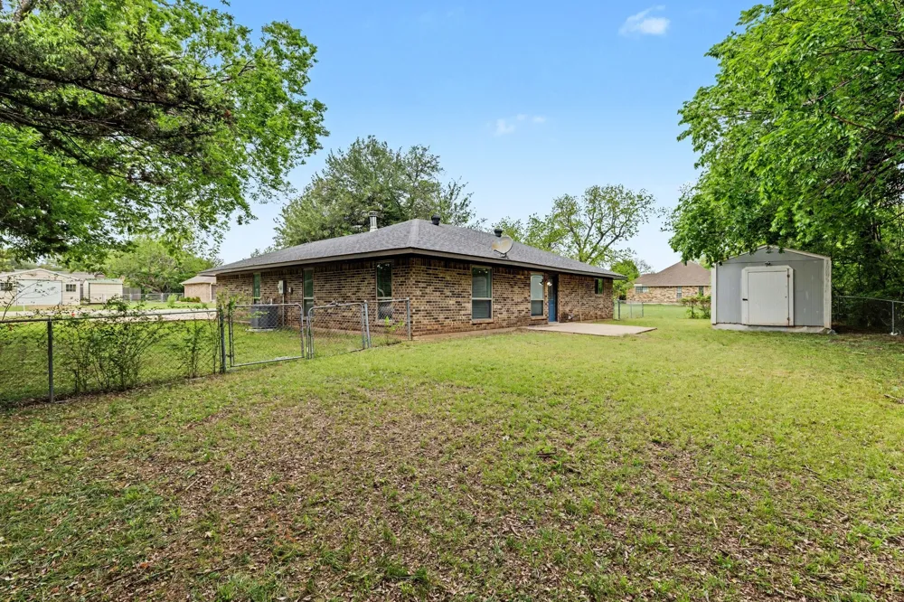 100 Pecan Circle Trenton, TX 75490