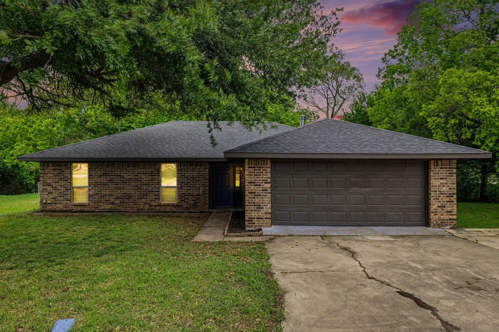 100 Pecan Circle Trenton, TX 75490