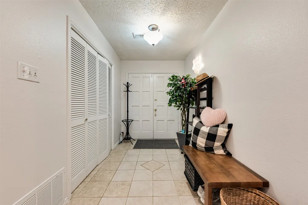 1801 Woodview Court Grand Prairie, TX 75050