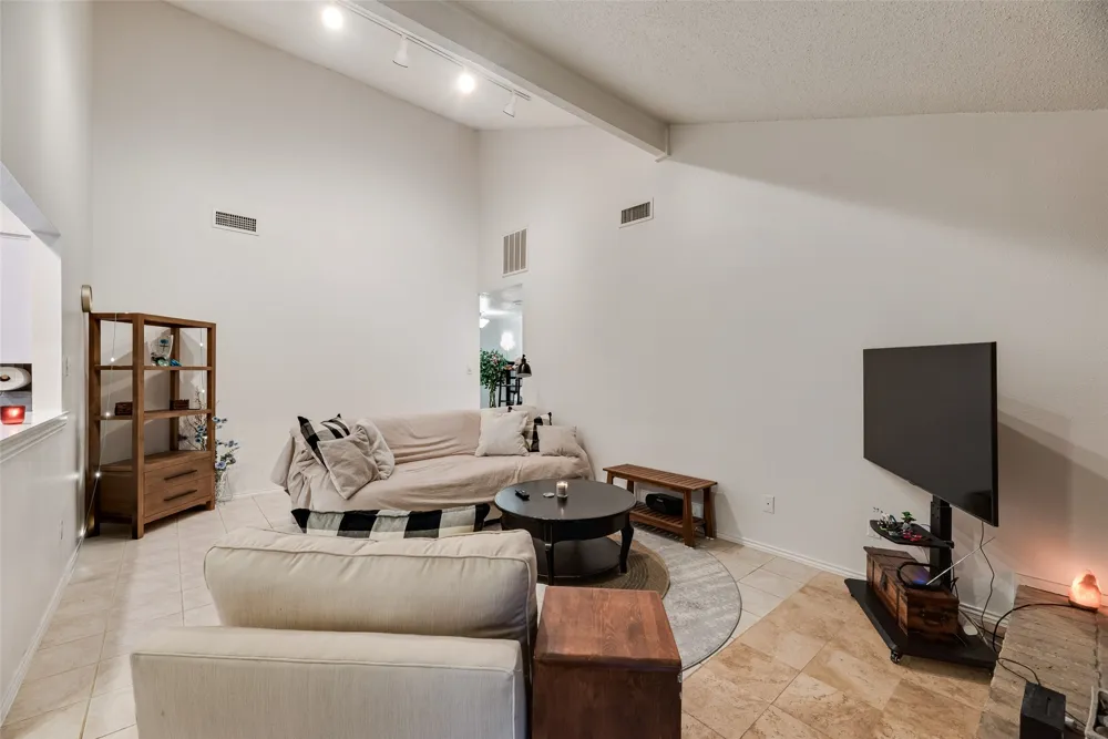 1801 Woodview Court Grand Prairie, TX 75050