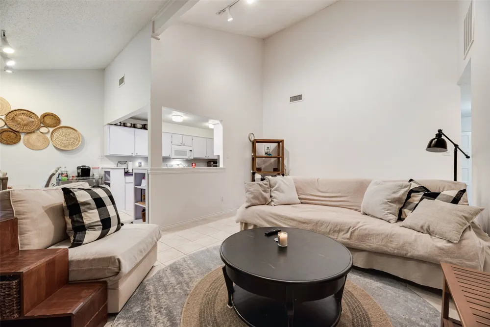 1801 Woodview Court Grand Prairie, TX 75050