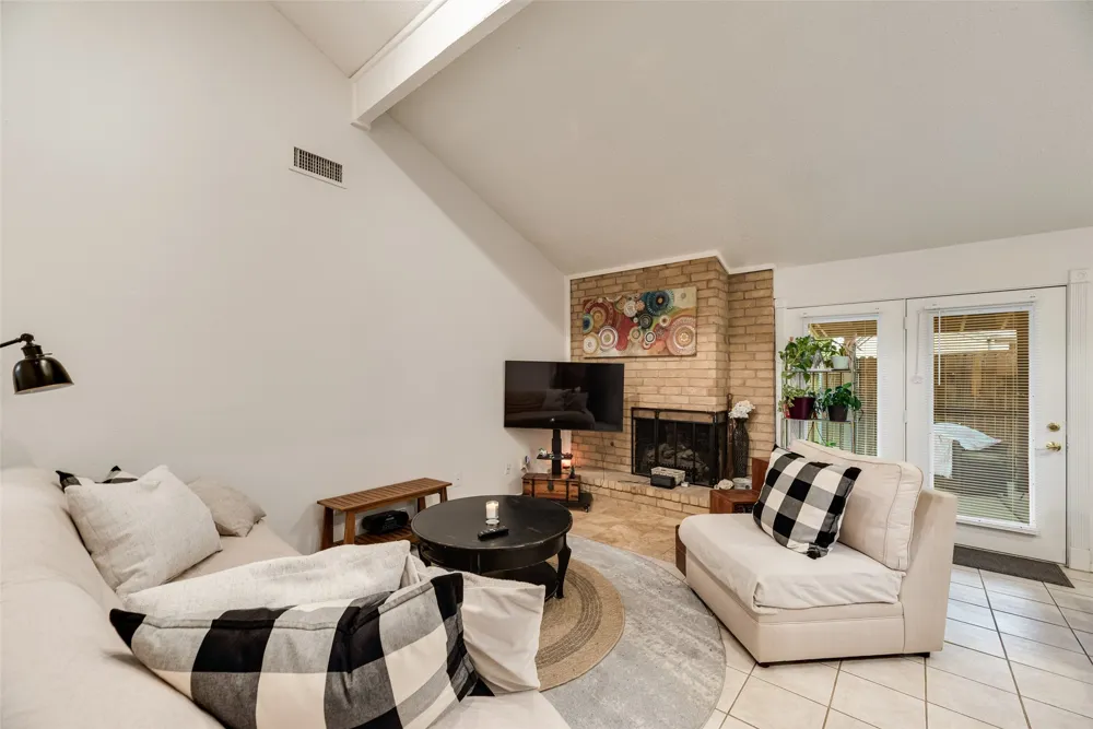 1801 Woodview Court Grand Prairie, TX 75050