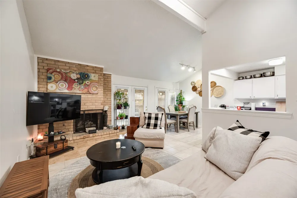 1801 Woodview Court Grand Prairie, TX 75050