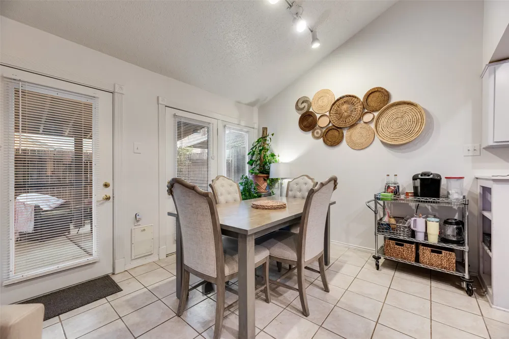 1801 Woodview Court Grand Prairie, TX 75050