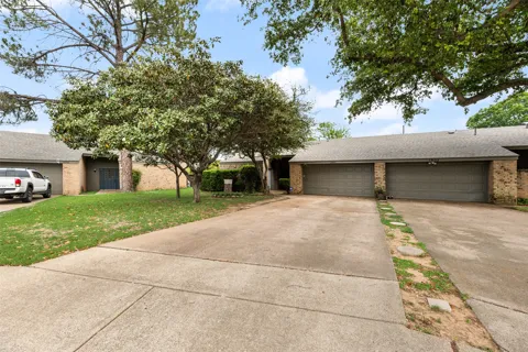 1801 Woodview Court