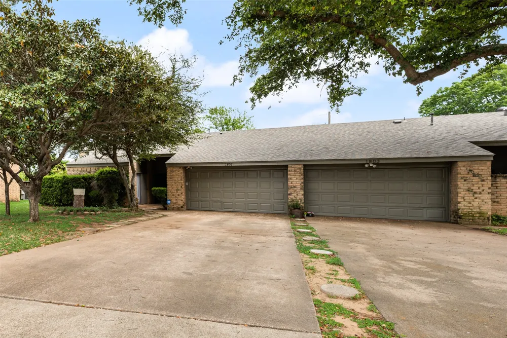 1801 Woodview Court Grand Prairie, TX 75050