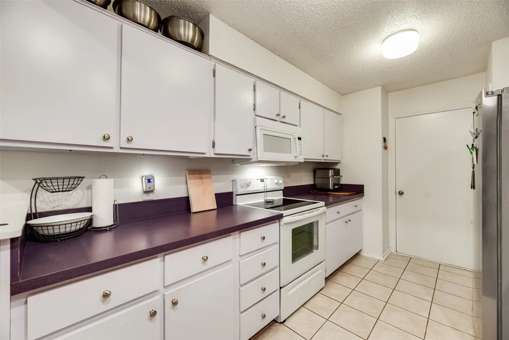 1801 Woodview Court Grand Prairie, TX 75050