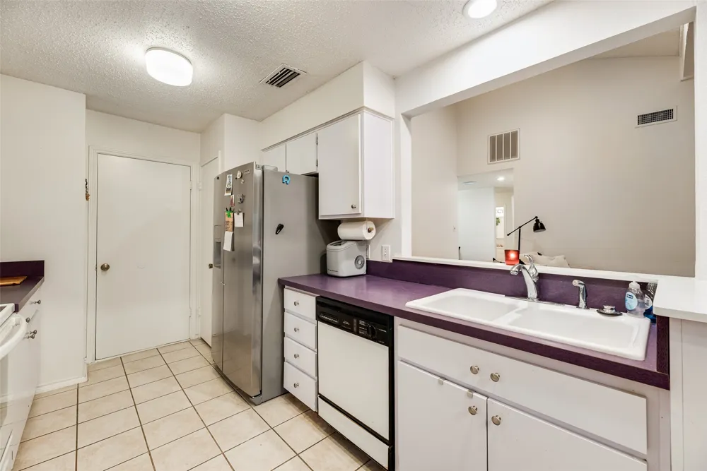 1801 Woodview Court Grand Prairie, TX 75050