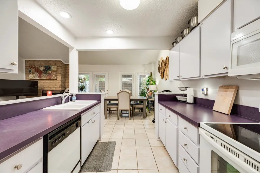 1801 Woodview Court Grand Prairie, TX 75050