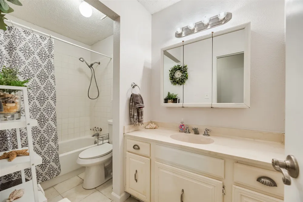 1801 Woodview Court Grand Prairie, TX 75050