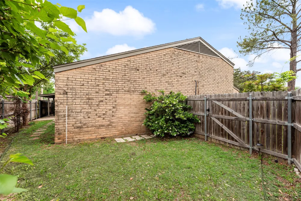 1801 Woodview Court Grand Prairie, TX 75050