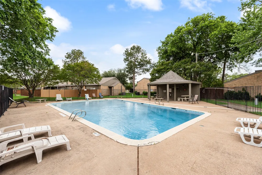 1801 Woodview Court Grand Prairie, TX 75050