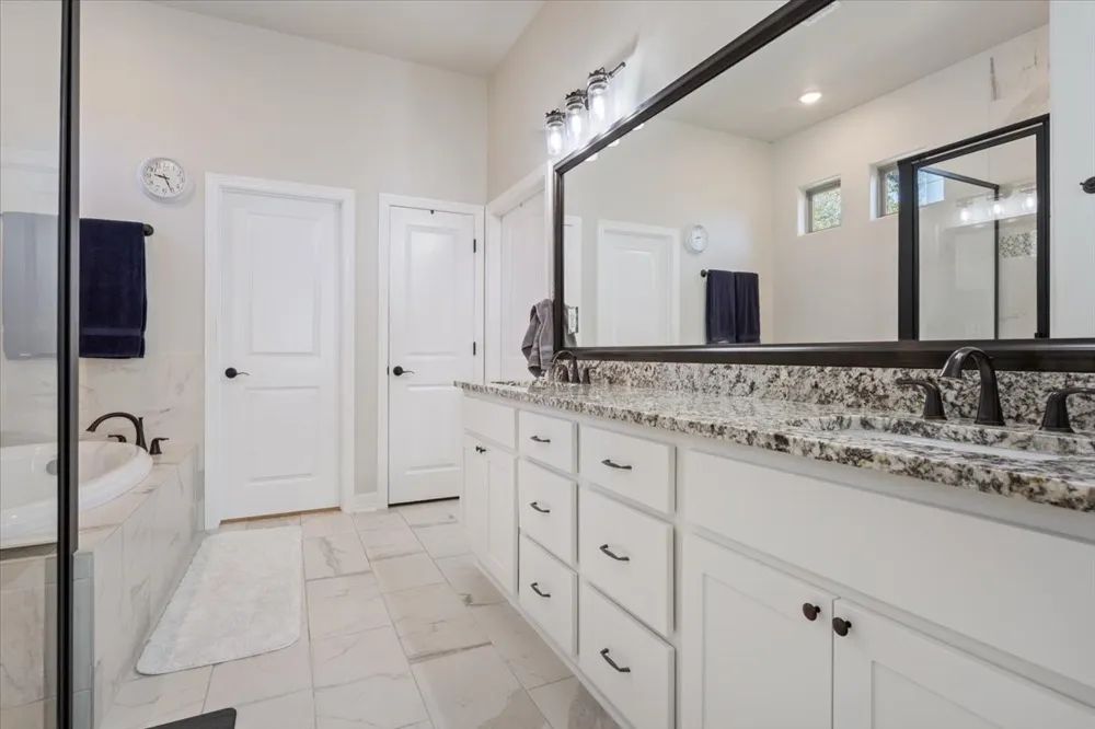 102 Rancho Del Lago Lane Morgans Point Resort, TX 76513