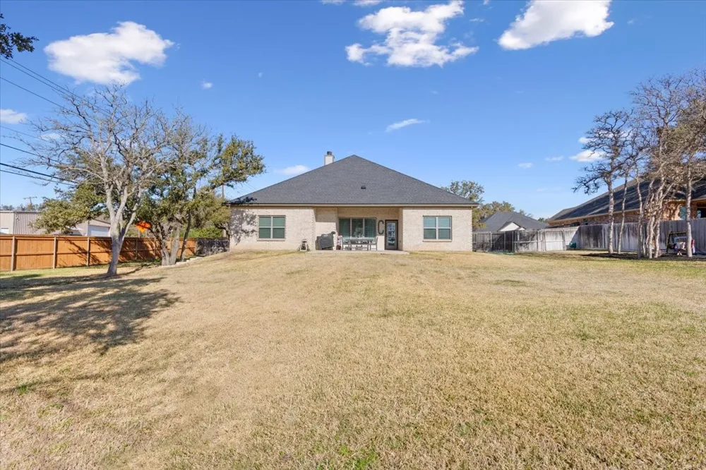 102 Rancho Del Lago Lane Morgans Point Resort, TX 76513