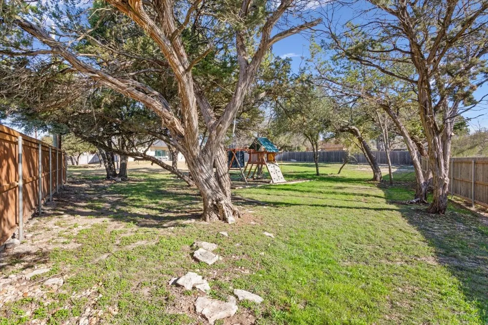 102 Rancho Del Lago Lane Morgans Point Resort, TX 76513